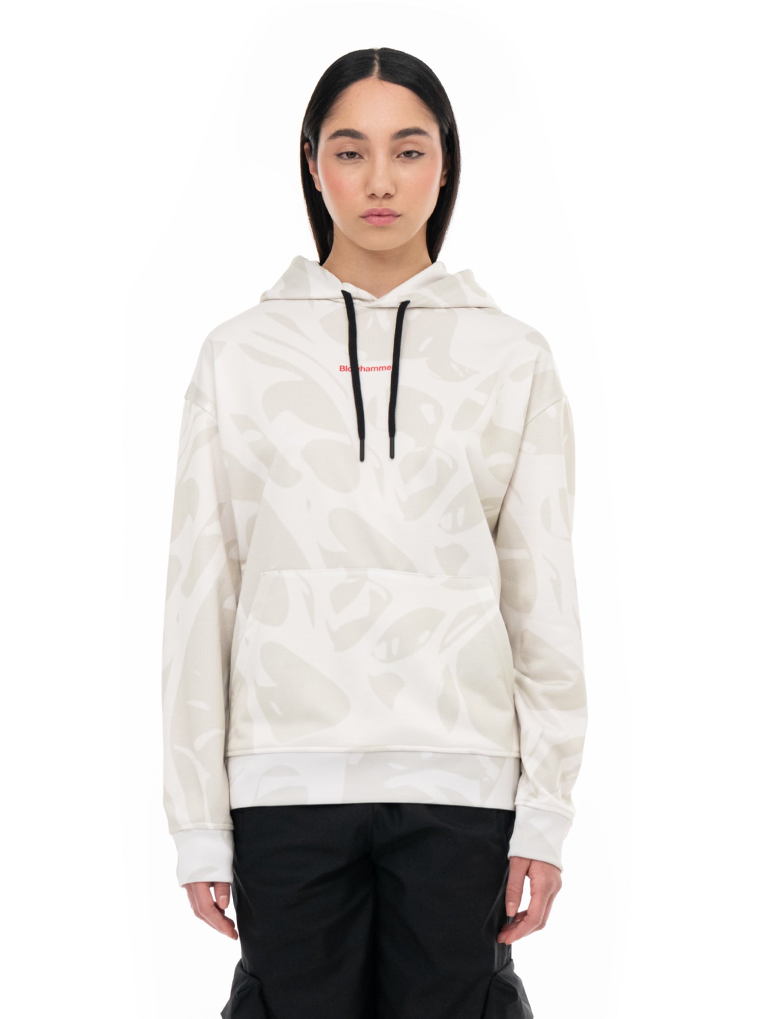 Elfenbensfarvet hoodie No Genius, båret, set forfra