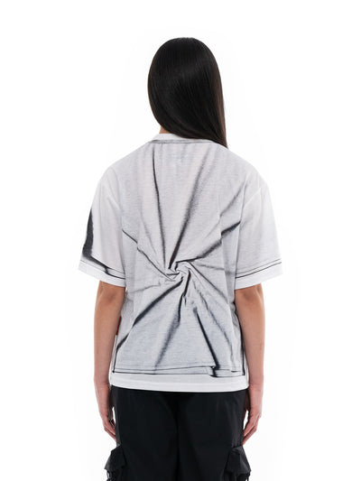 Vit T-shirt Crux, på modell, bakifrån