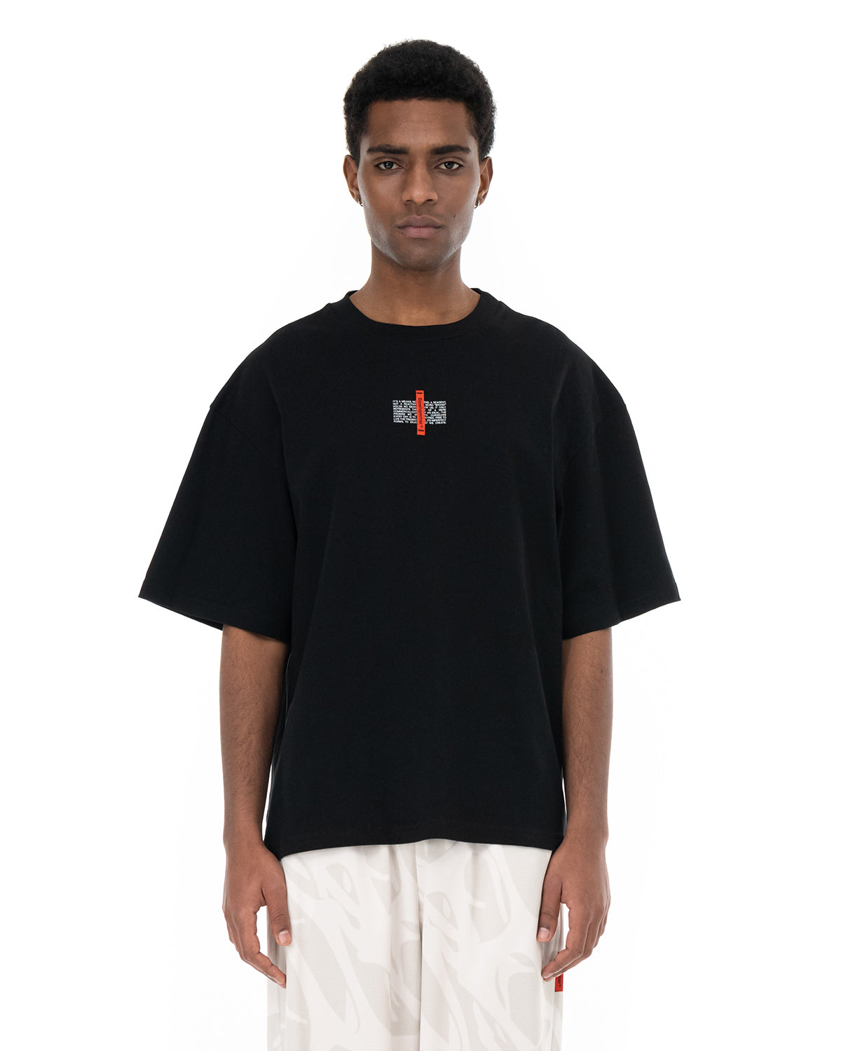 Černé tričko Flag, na modelu, pohled zepředu, color_black