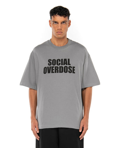 Γκρι T-shirt Social Overdose, σε μοντέλο, μπροστινή όψη, color_grey