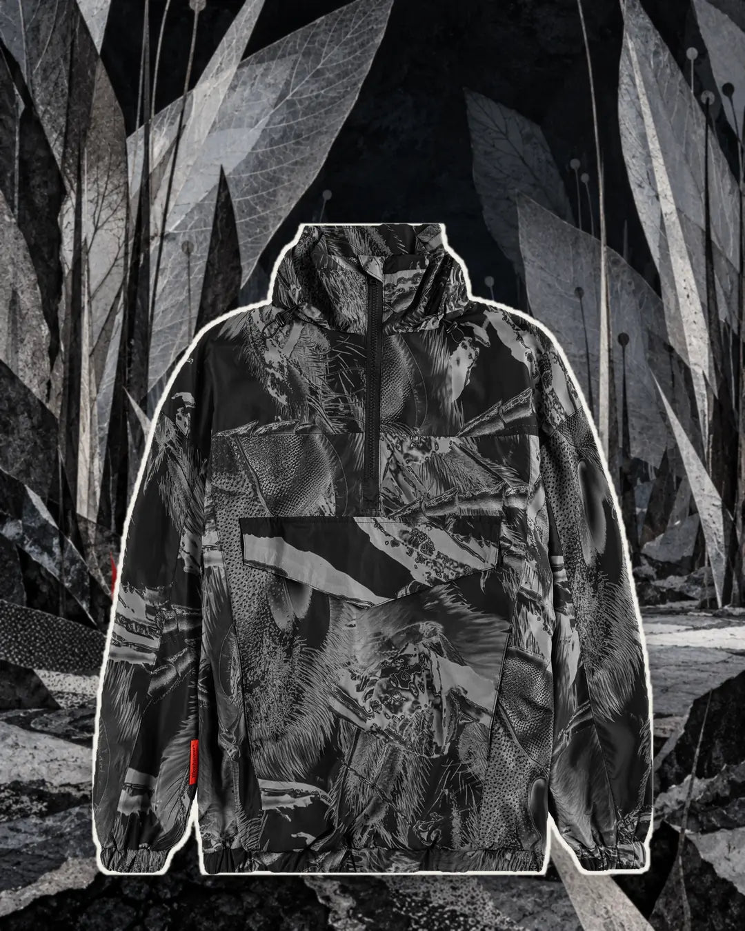 L'anorak nero Insectide Vision, ritagliato con un bordo di carta chiara, in una foresta di ali di carta argentata.